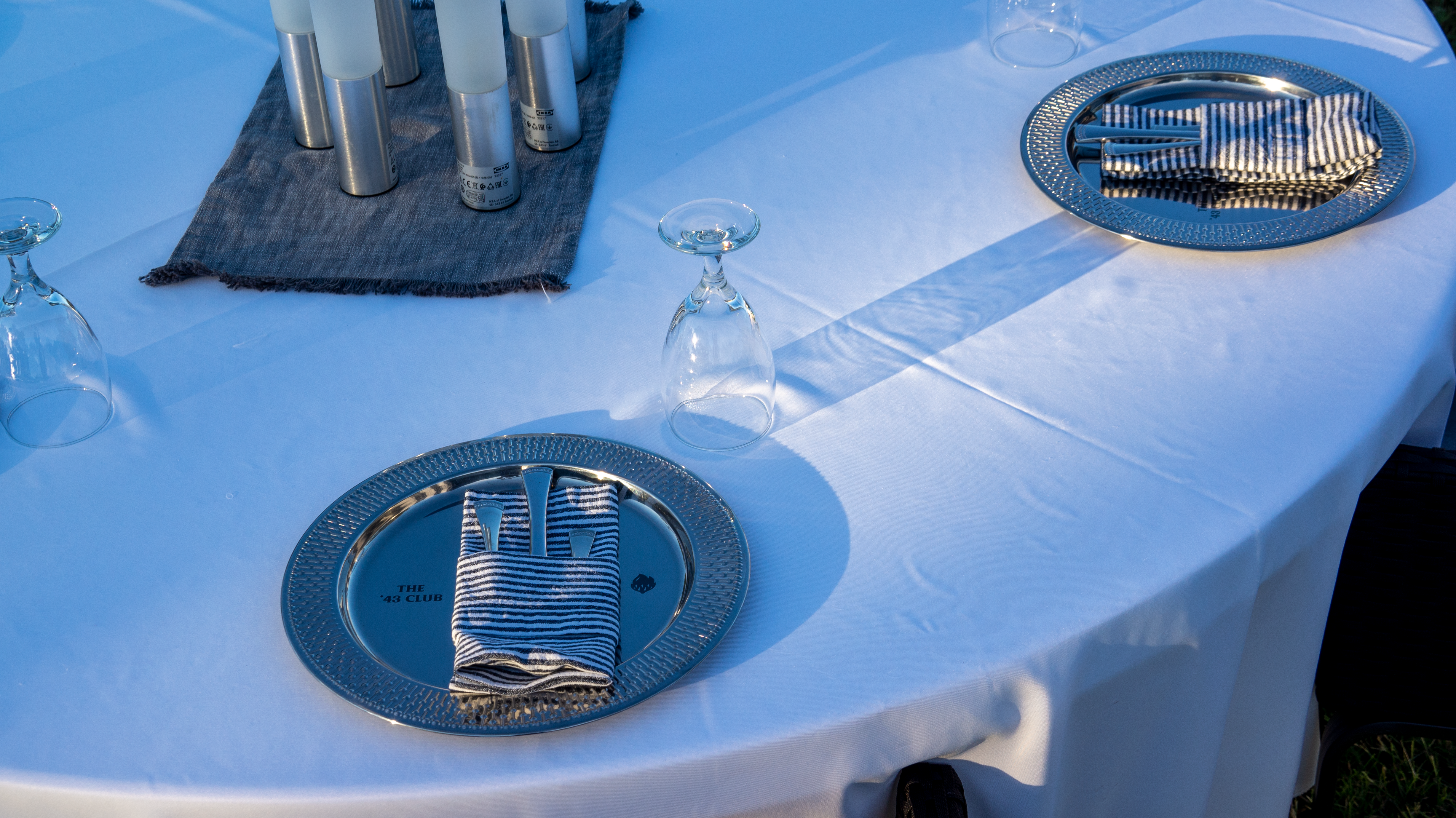 Dining table place settings